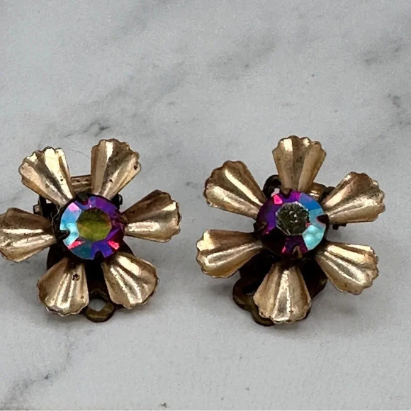 Vintage Aurora Borealis Flower Earrings Clip-On Gold-tone Estate Costume… - Picture 6 of 9